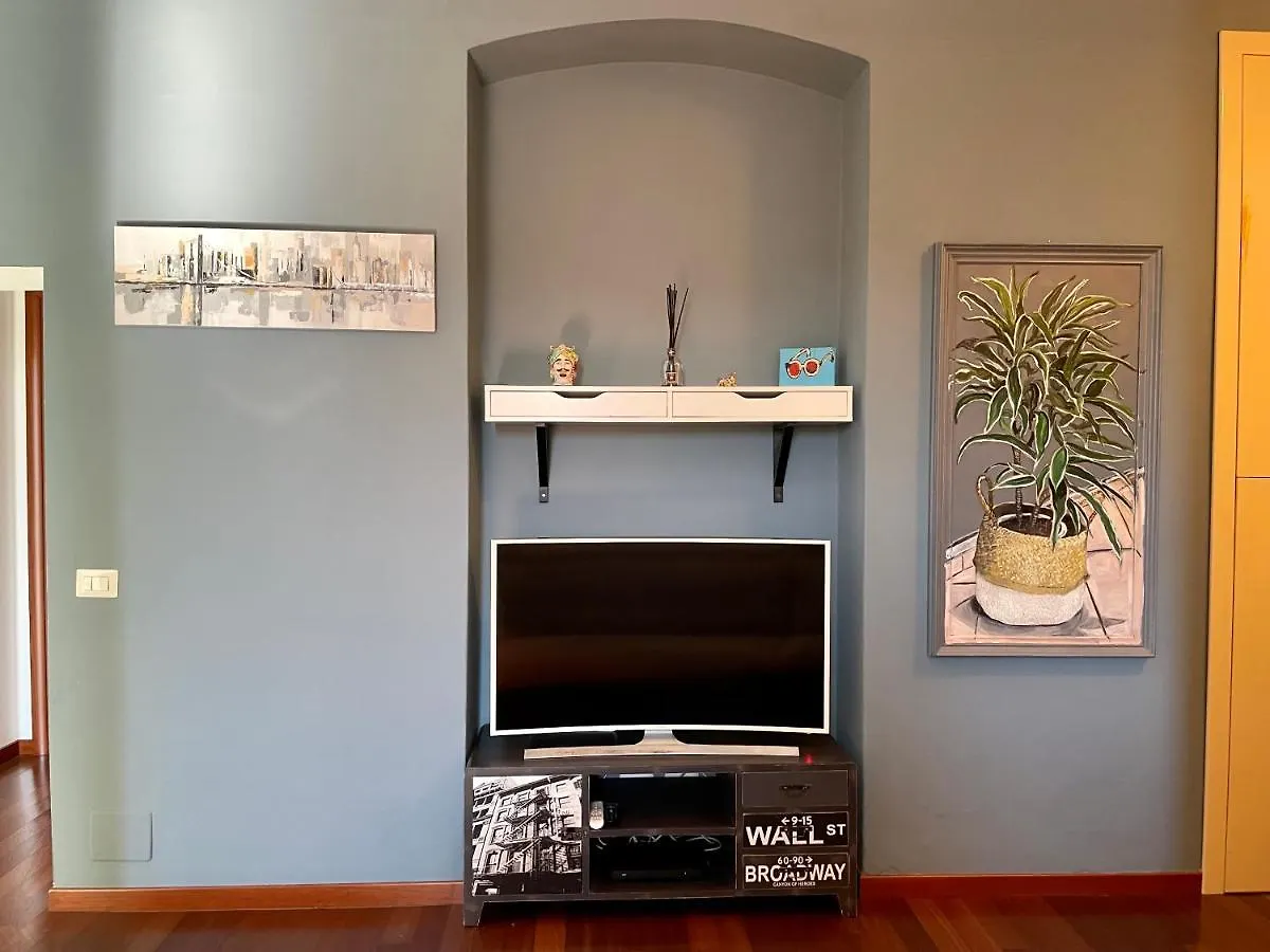 The Painting Apartment. A Central And Lovely Apartment In Milan 0*,  Italy