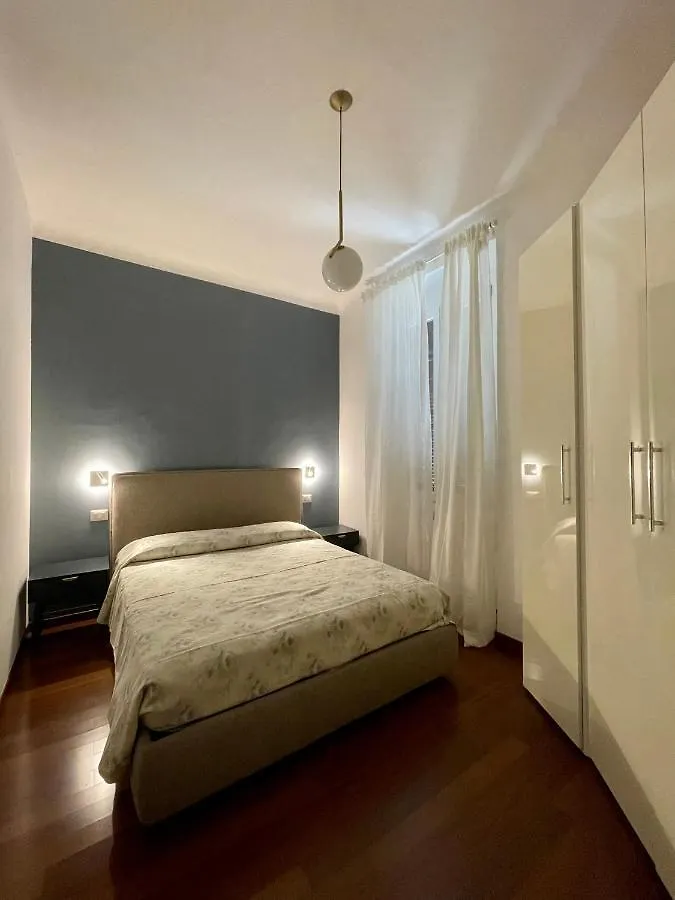 The Painting Apartment. A Central And Lovely Apartment In Milan location
